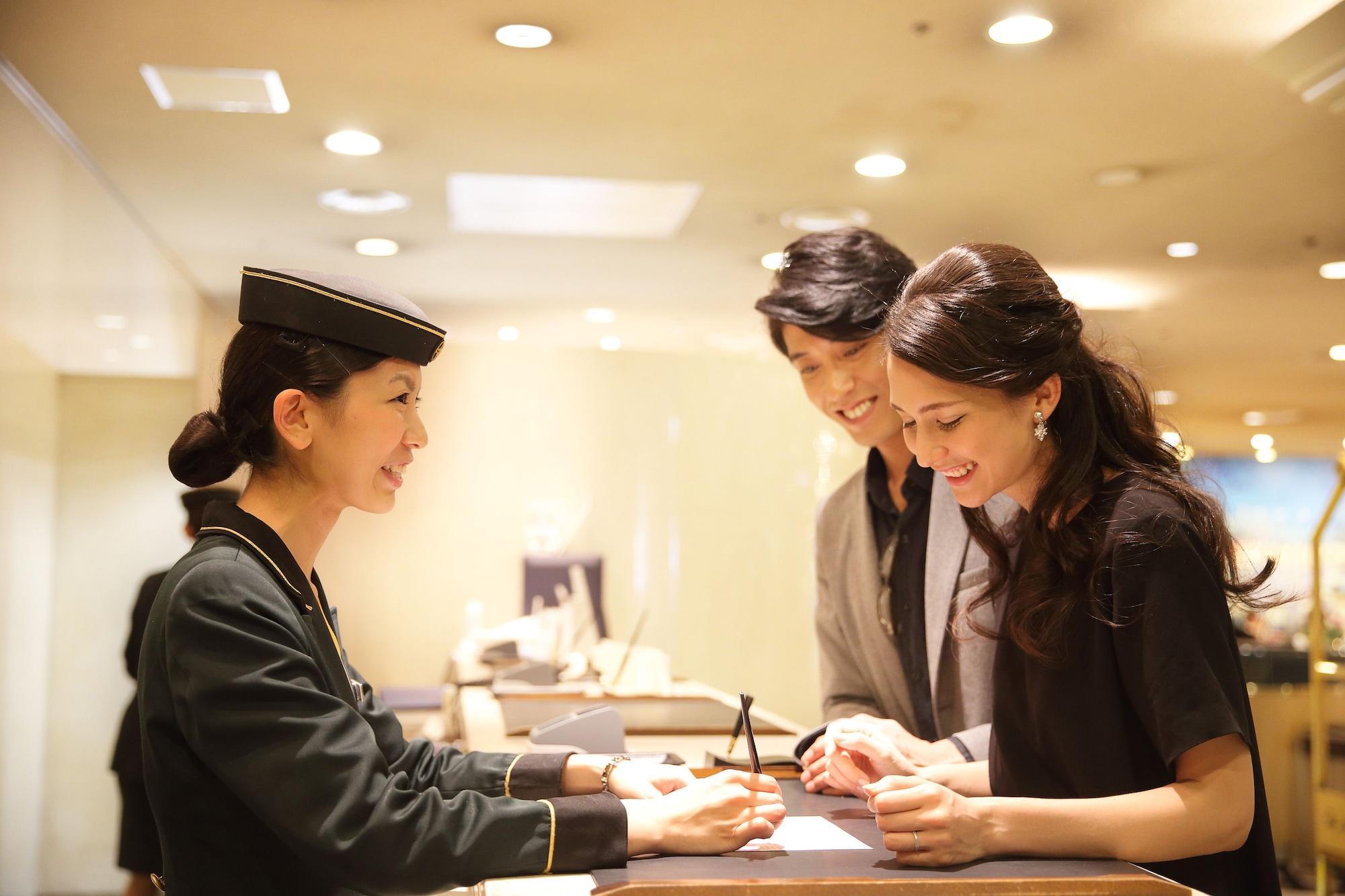 Hotel New Otani Hakata Фукуока Экстерьер фото A Korean hotel concierge